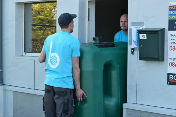 bovengrondse-rechthoekige-regenton-1000-liter-smal-genoeg-om-door-deur-te-kunnen