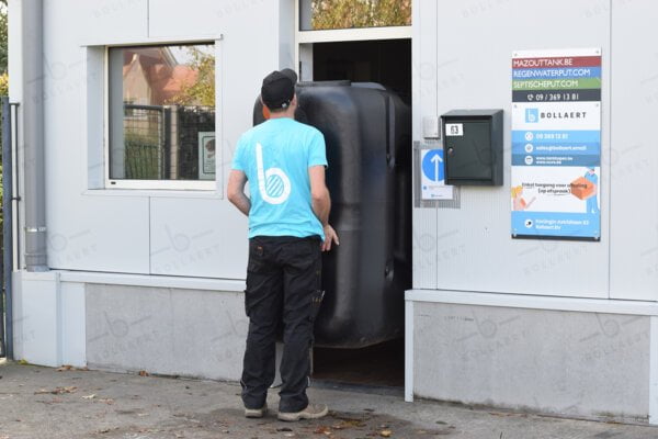 ondergrondse-rechthoekige-regenput-in-kunststof-1500-liter-is-smal-genoeg-voor-een-deuropening